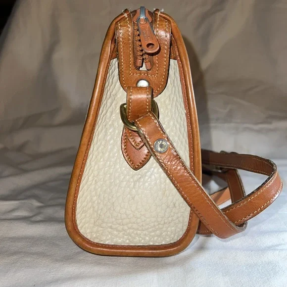 Vintage, Dooney and Bourke Handbag, Crossbody Style, All Weather leather - Picture 6 of 10